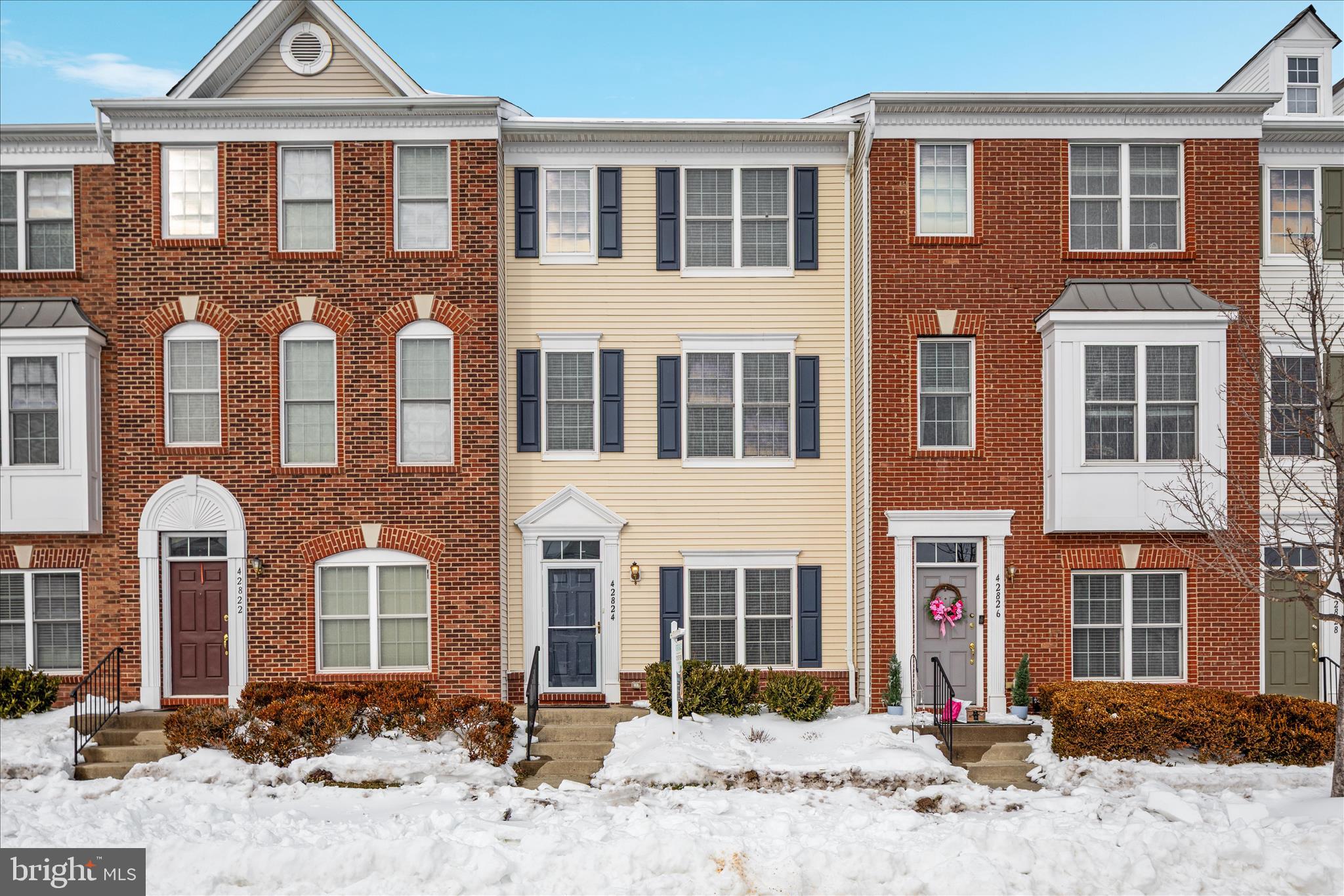 42824 Nations Street Chantilly, VA 20152 - Photo 26 of 26 a front view of a building
