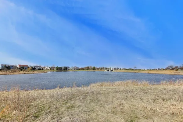 $299,900 | 1286 Shamrock Lane, Pingree Grove, IL 60140