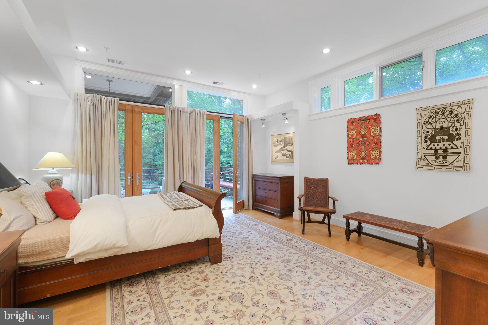 2807 Chesterfield Place Northwest Washington, DC 20008 - Photo 35 of 46 Bedroom en-suite