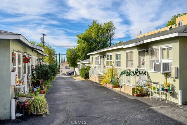 $1,995 | 10230 Silverton Avenue, Unit 1, Tujunga, CA 91042
