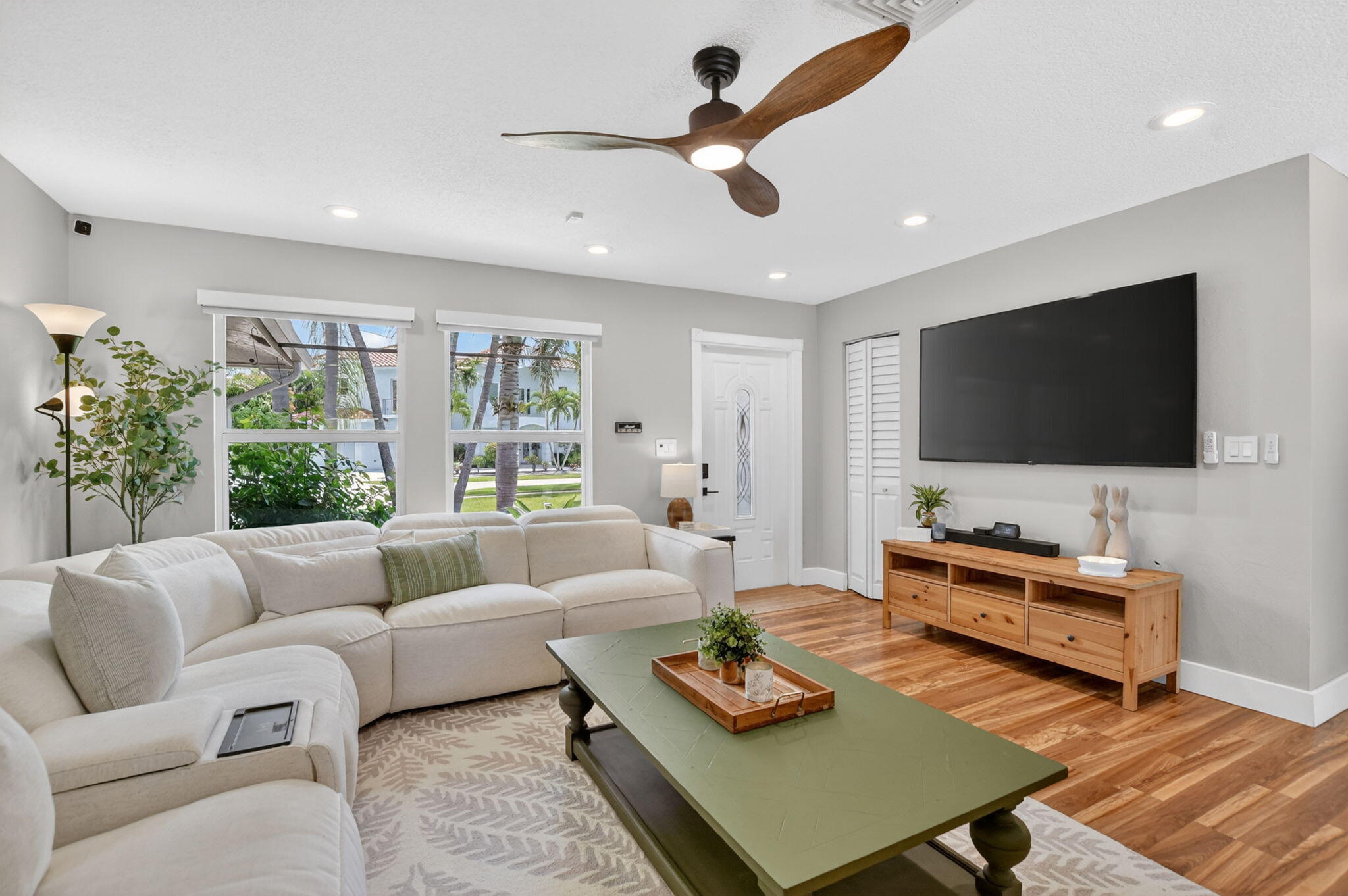 6951 Northeast 7th Avenue Boca Raton, FL 33487 - Photo 10 of 60 10-web-or-mls-DSC_2019