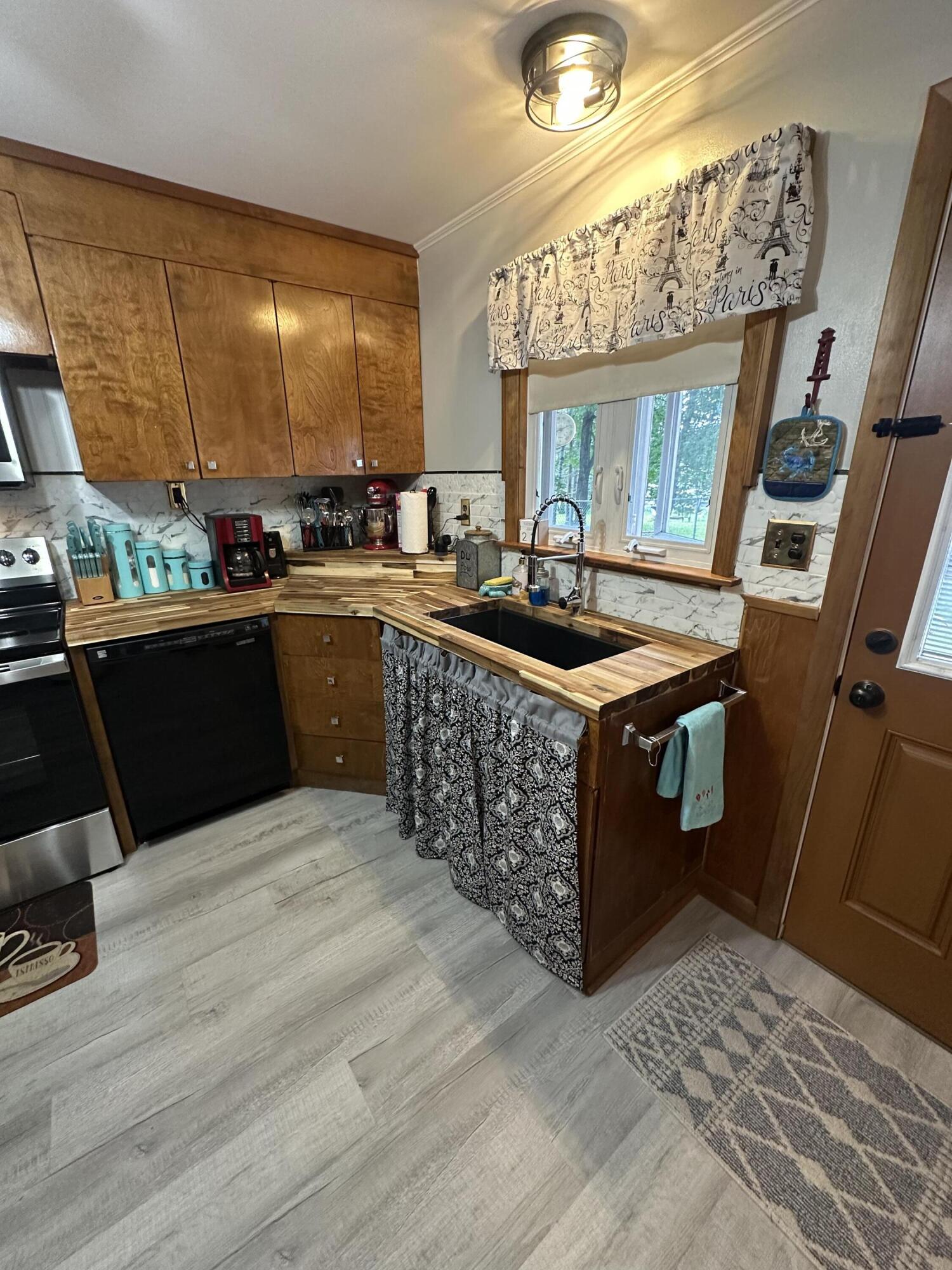 92 Ohio Street Millinocket, ME 04462 - Photo 8 of 36 85DA2811-D448-4630-9114-9DBC9C0E46E5