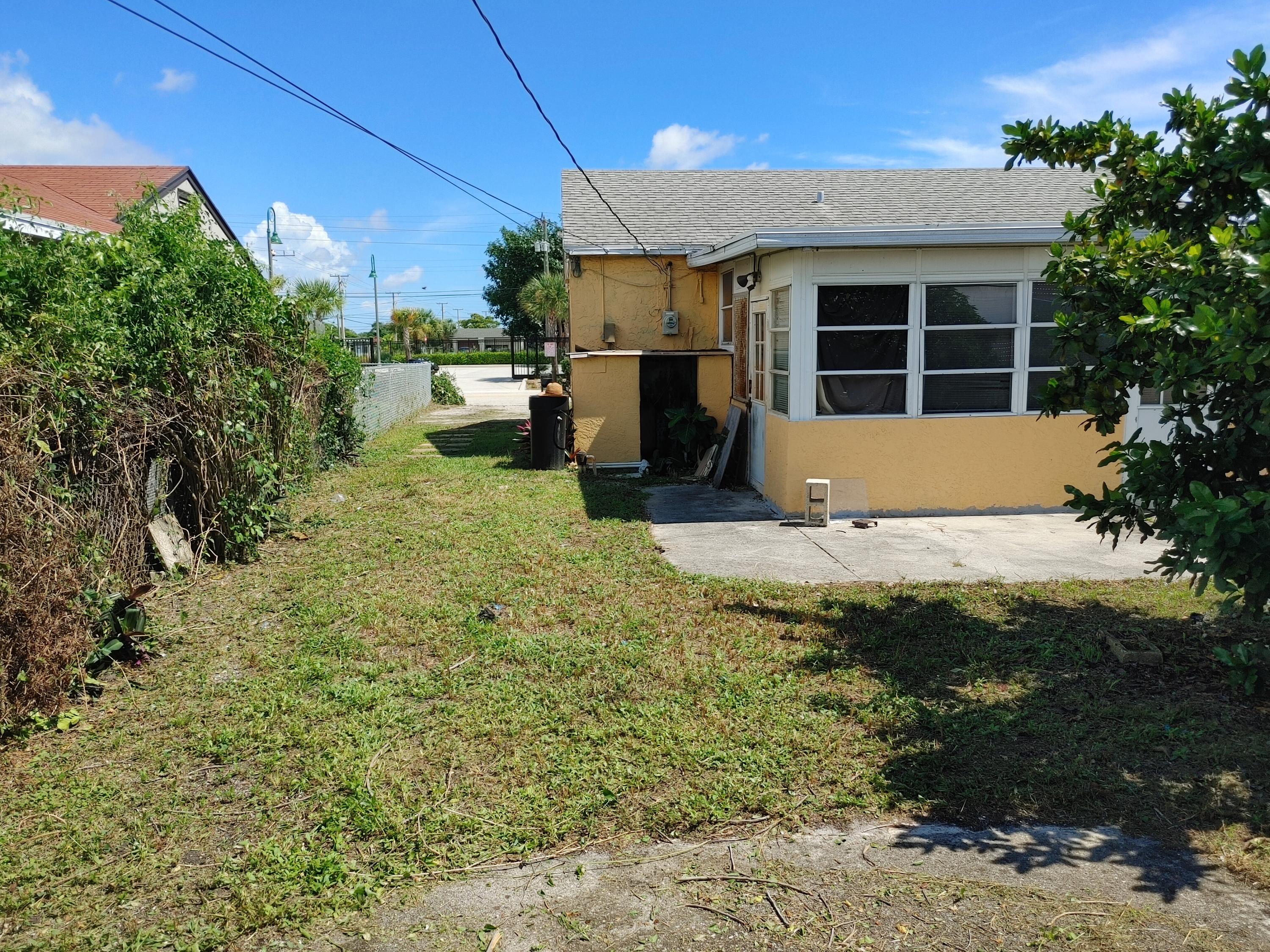 587 West 4th Street Riviera Beach, FL 33404 - Photo 16 of 20 20210808_112214_HDR