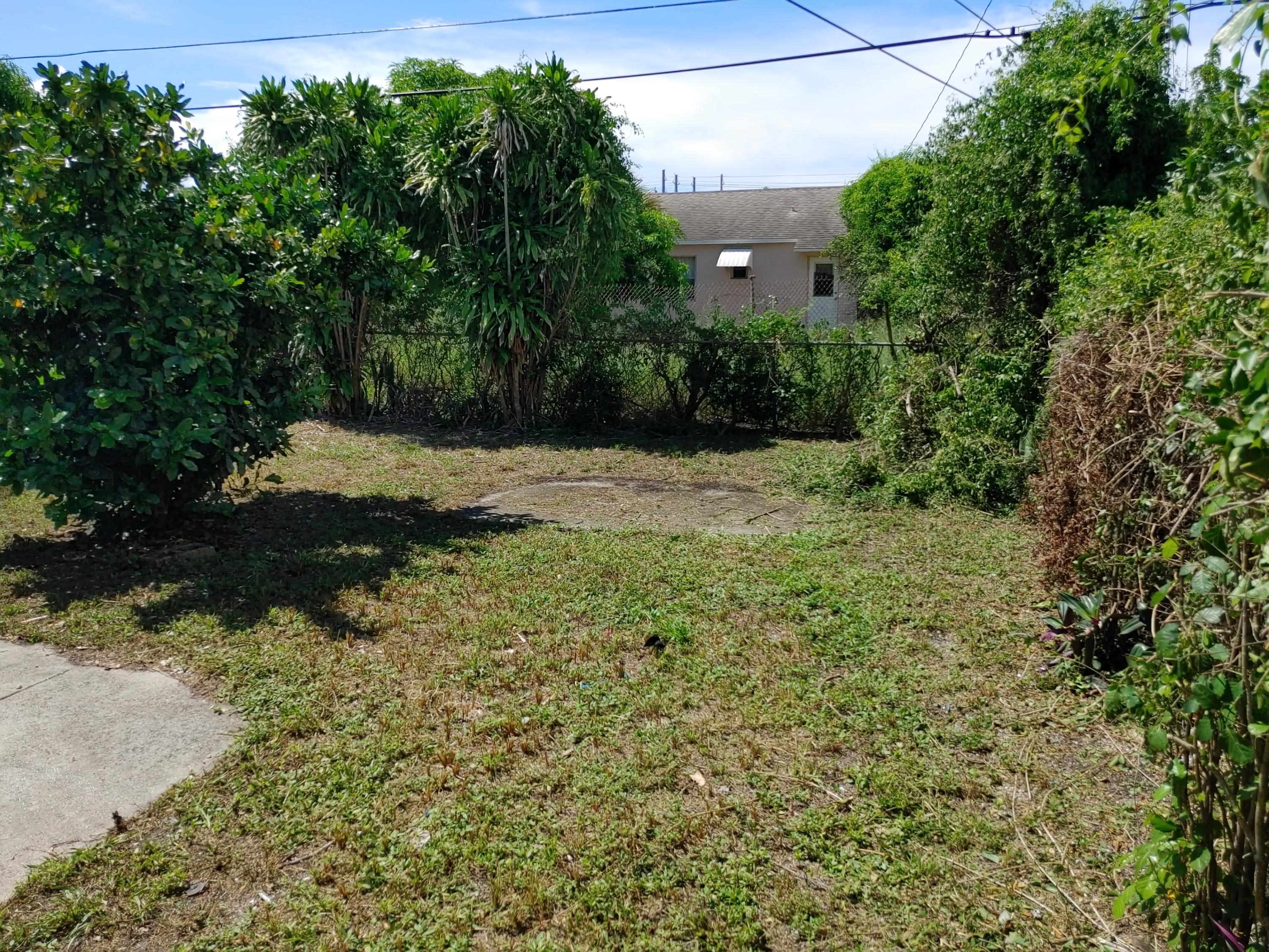 587 West 4th Street Riviera Beach, FL 33404 - Photo 17 of 20 20210808_112200_HDR