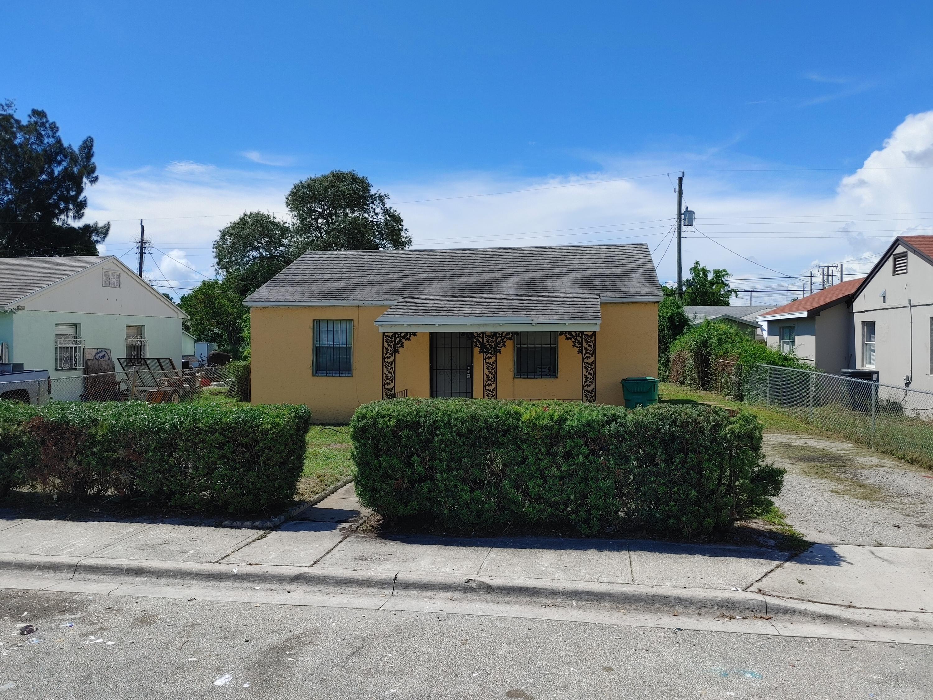 587 West 4th Street Riviera Beach, FL 33404 - Photo 3 of 20 20210808_112103_HDR