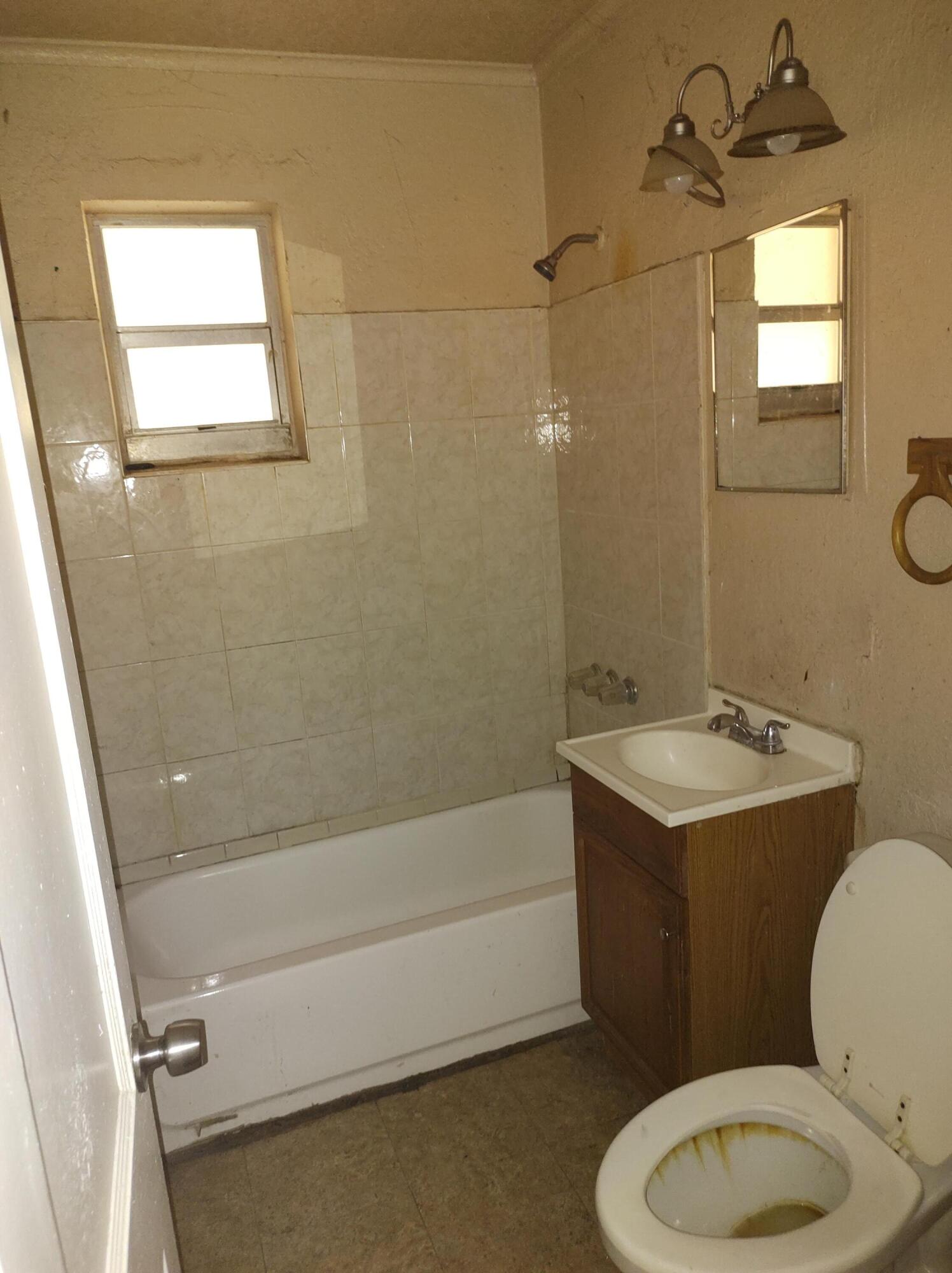 587 West 4th Street Riviera Beach, FL 33404 - Photo 7 of 20 IMG_20210802_152304044