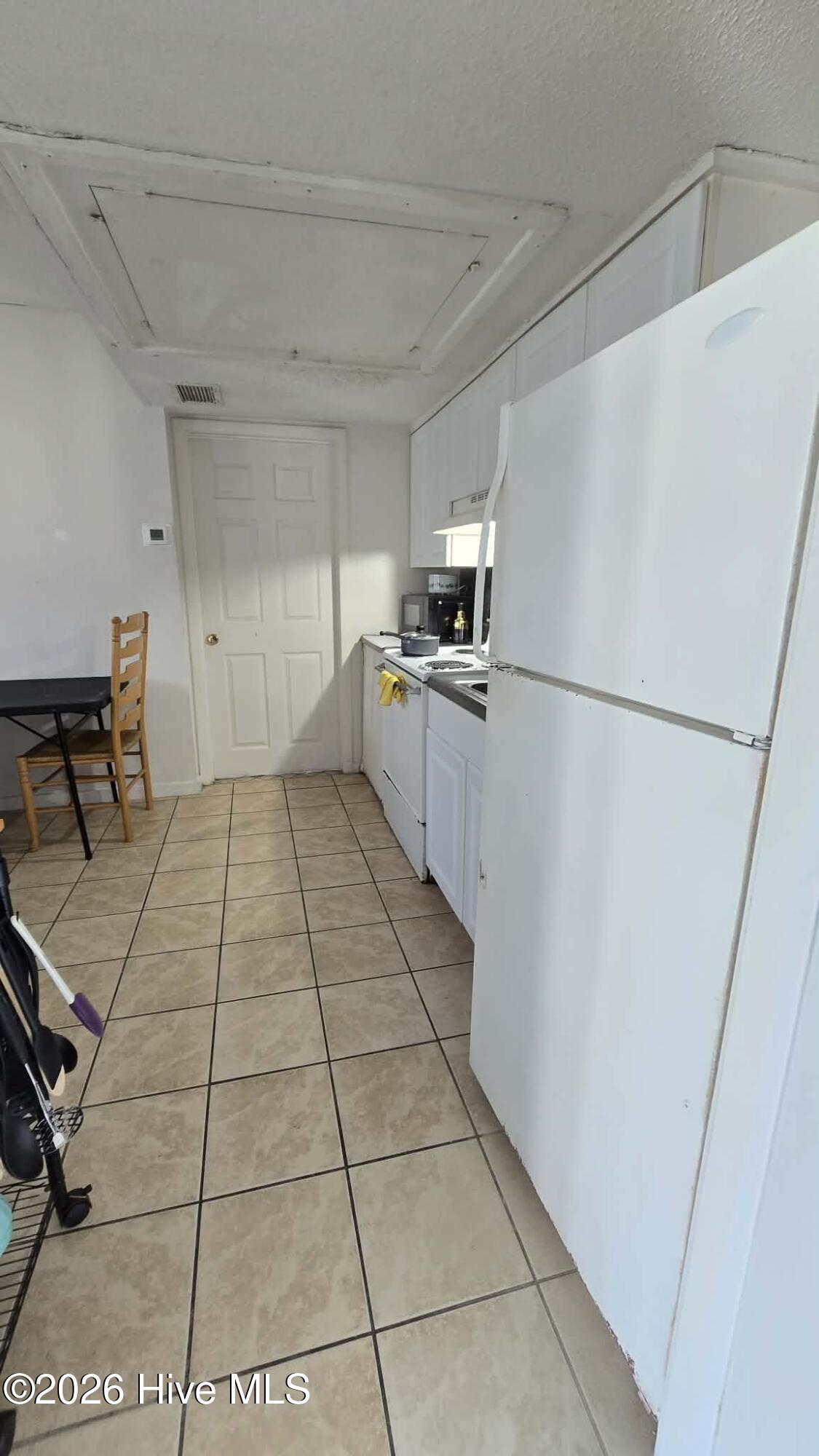 456 Racine Drive, Unit D304 Wilmington, NC 28403 - Photo 11 of 14 Shared Kitchen