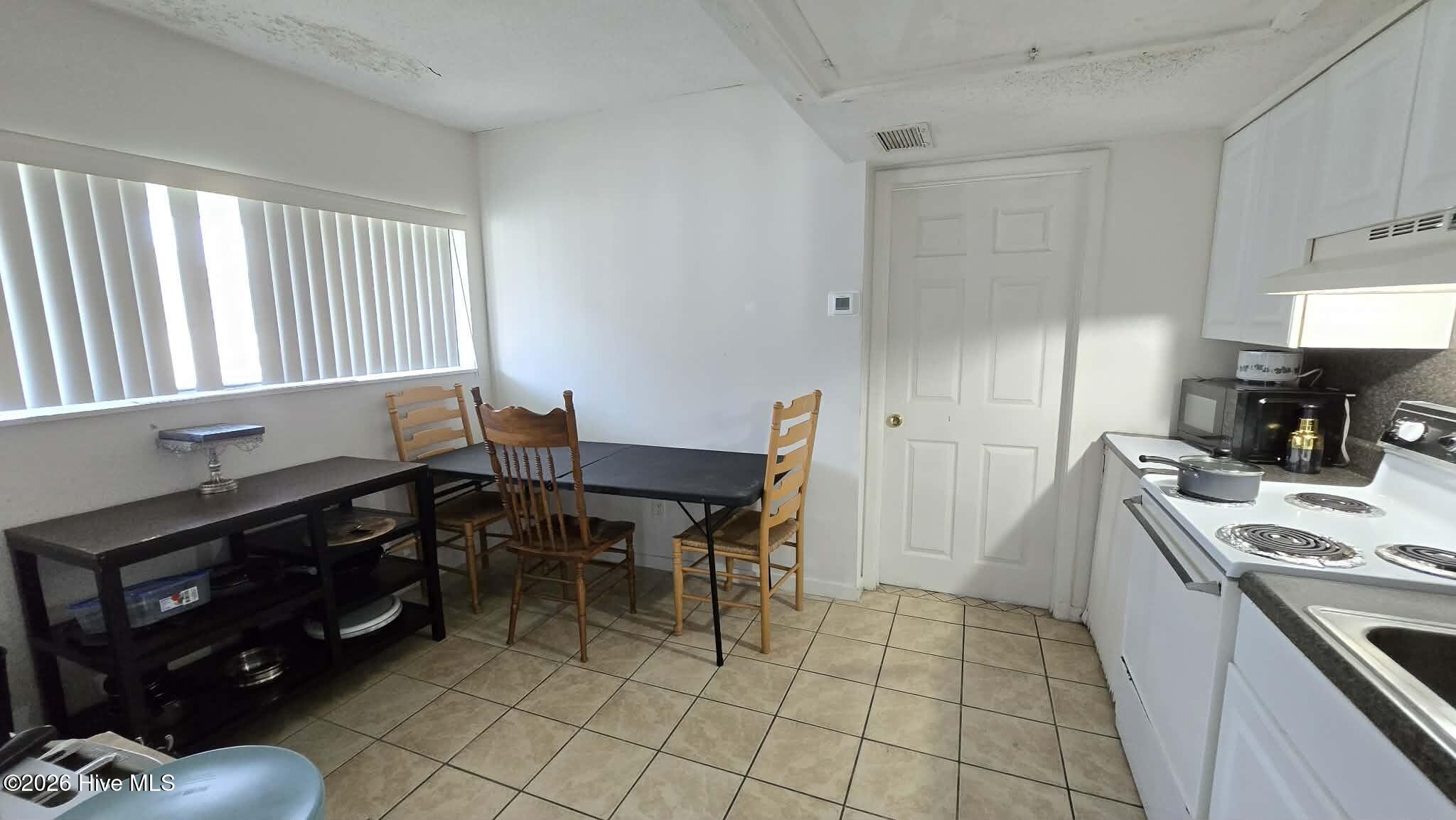 456 Racine Drive, Unit D304 Wilmington, NC 28403 - Photo 12 of 14 Shared Kitchen
