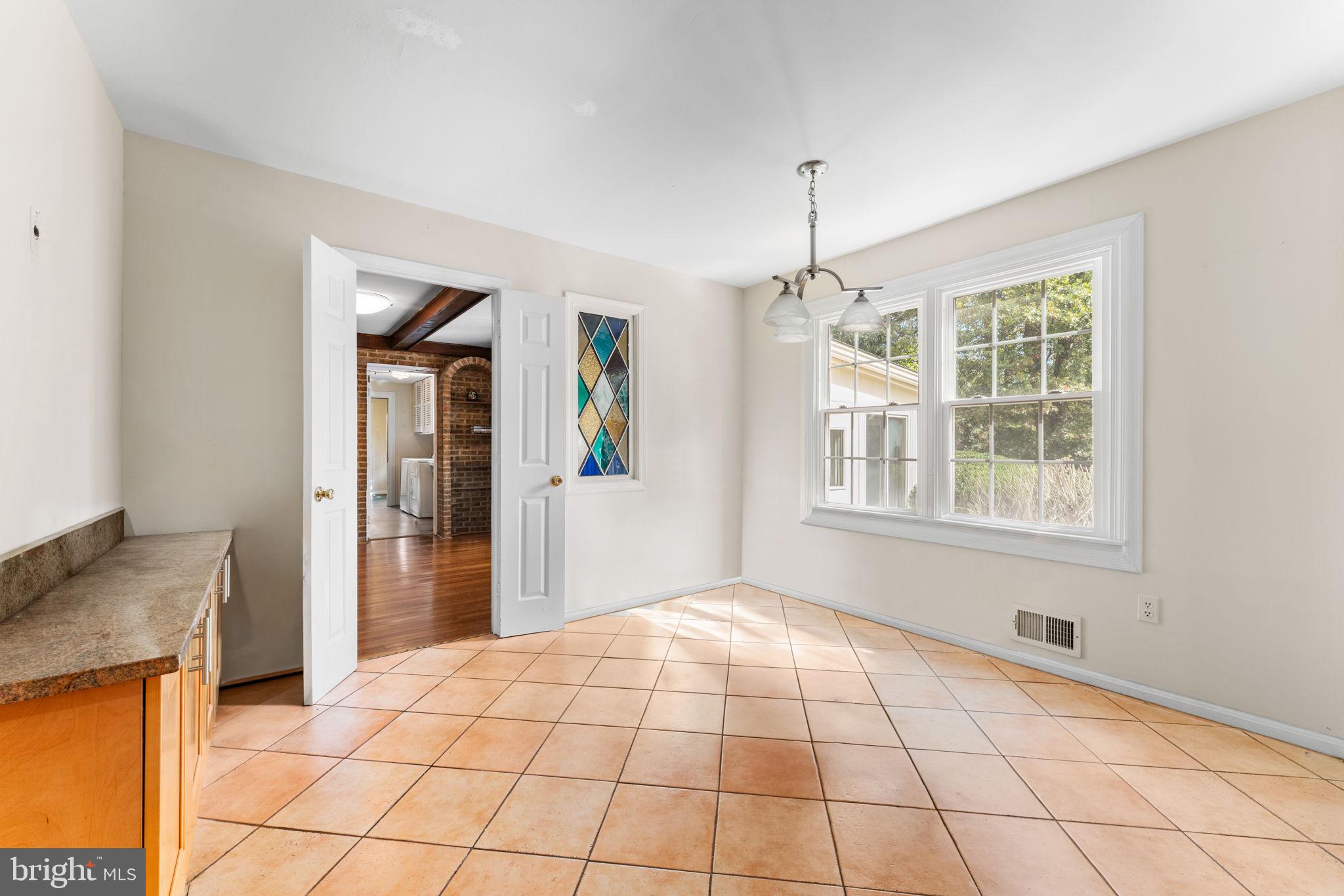 9 Snug Hill Court Potomac, MD 20854 - Photo 13 of 66 Table-space kitchen area easily holds table of 8