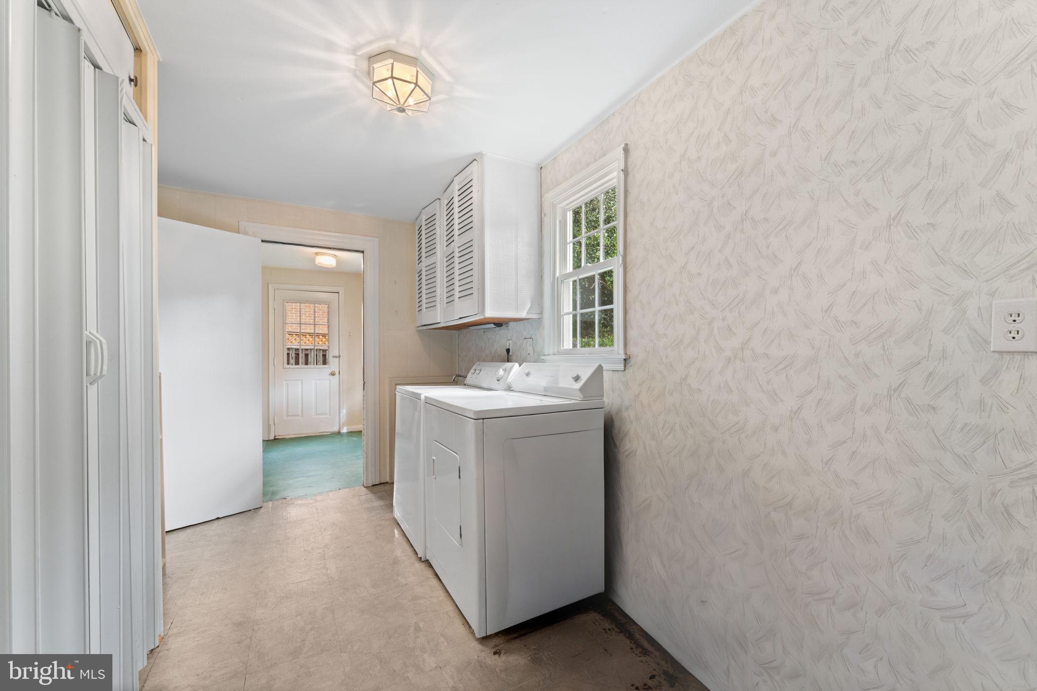 9 Snug Hill Court Potomac, MD 20854 - Photo 14 of 66 Main level laundry room