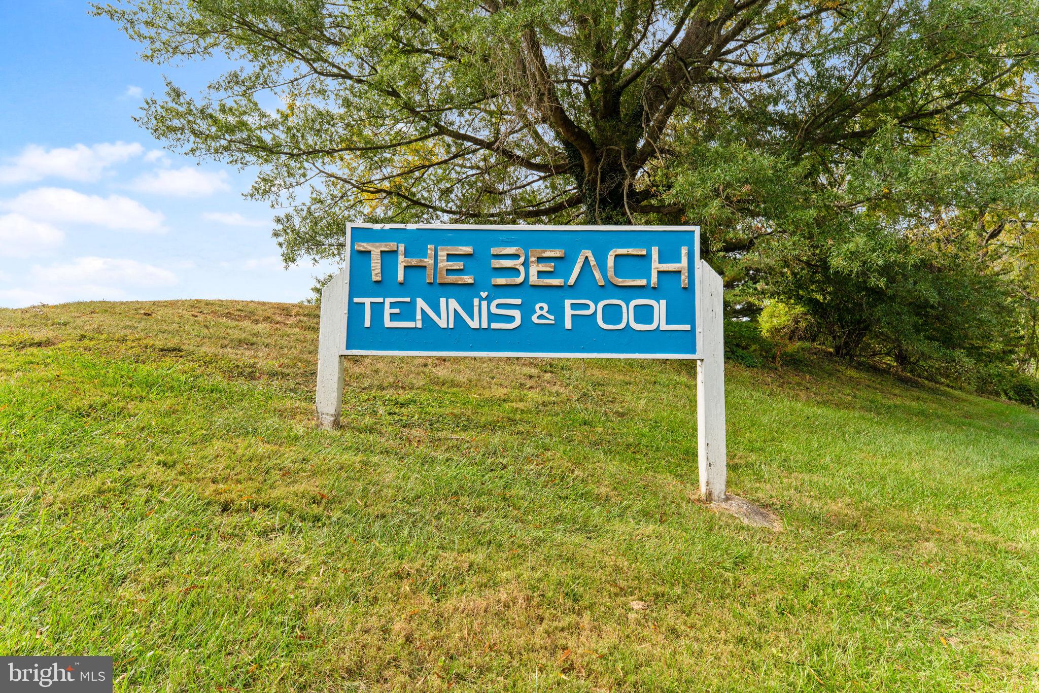 9 Snug Hill Court Potomac, MD 20854 - Photo 37 of 66 a sign of golf club on a wall