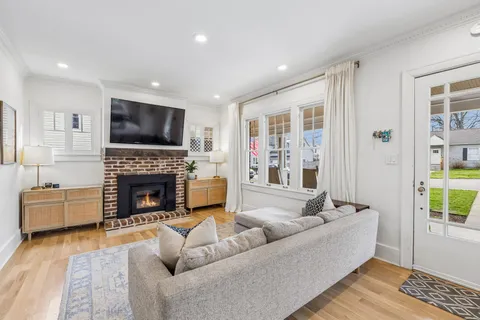 $1,095,000 | 122 40th Avenue North, Nashville, TN 37209
