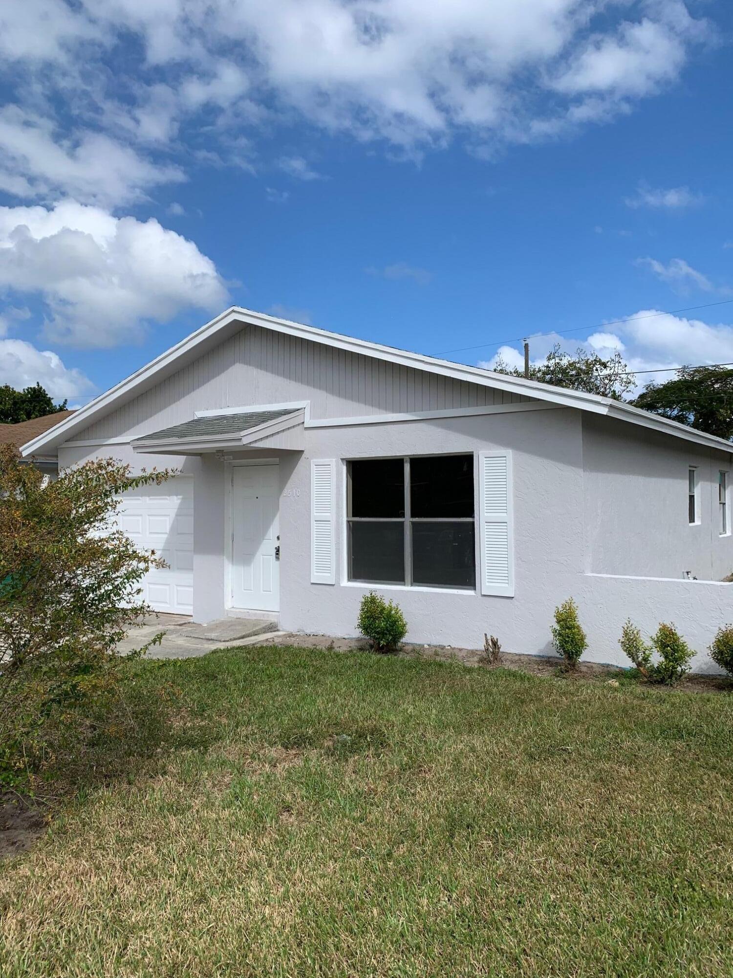 2510 R J Hendley Avenue Riviera Beach, FL 33404 - Photo 3 of 37 IMG_3250