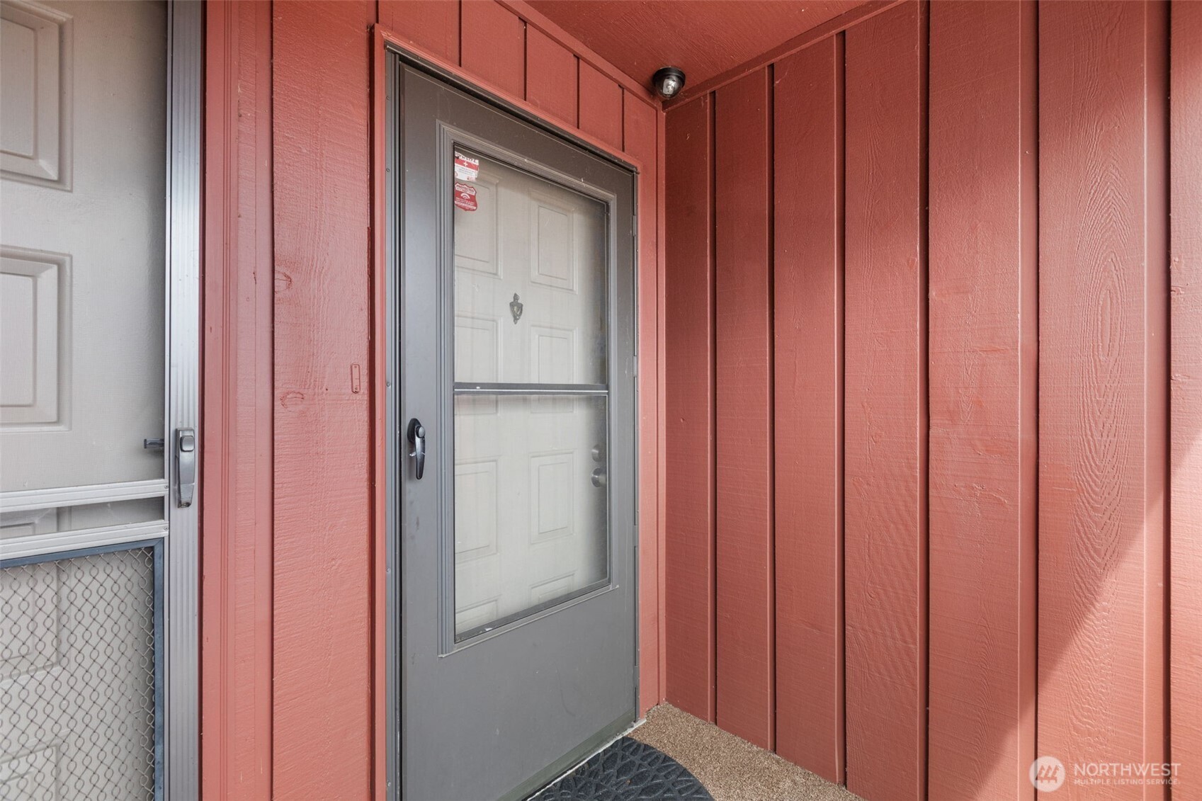 25042 Lake Fenwick Road, Unit 35 Kent, WA 98032 - Photo 2 of 38