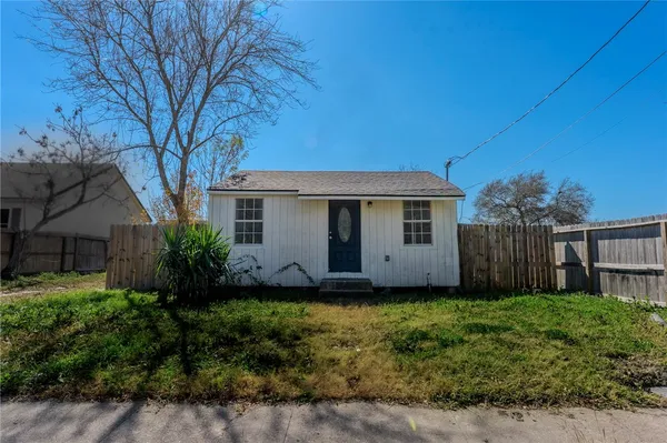 $1,450 | 957 National Drive, Corpus Christi, TX 78416