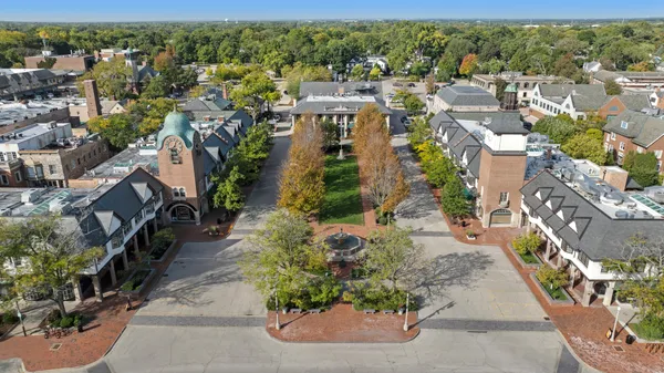 $3,050,000 | 270 Majestic Oak Court, Lake Forest, IL 60045