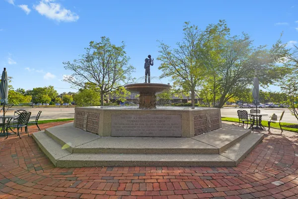 $3,050,000 | 270 Majestic Oak Court, Lake Forest, IL 60045
