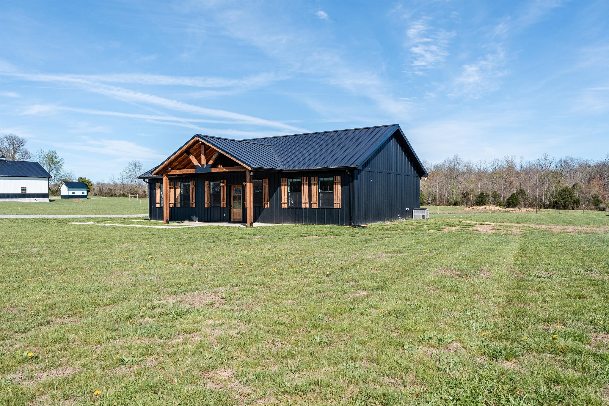 5195 Pleasant View Road Morrison, TN 37357 - Photo 2 of 45 a front view of a house with a yard