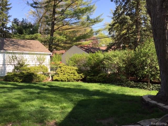 16189 Beverly Road Beverly Hills, MI 48025 - Photo 5 of 12