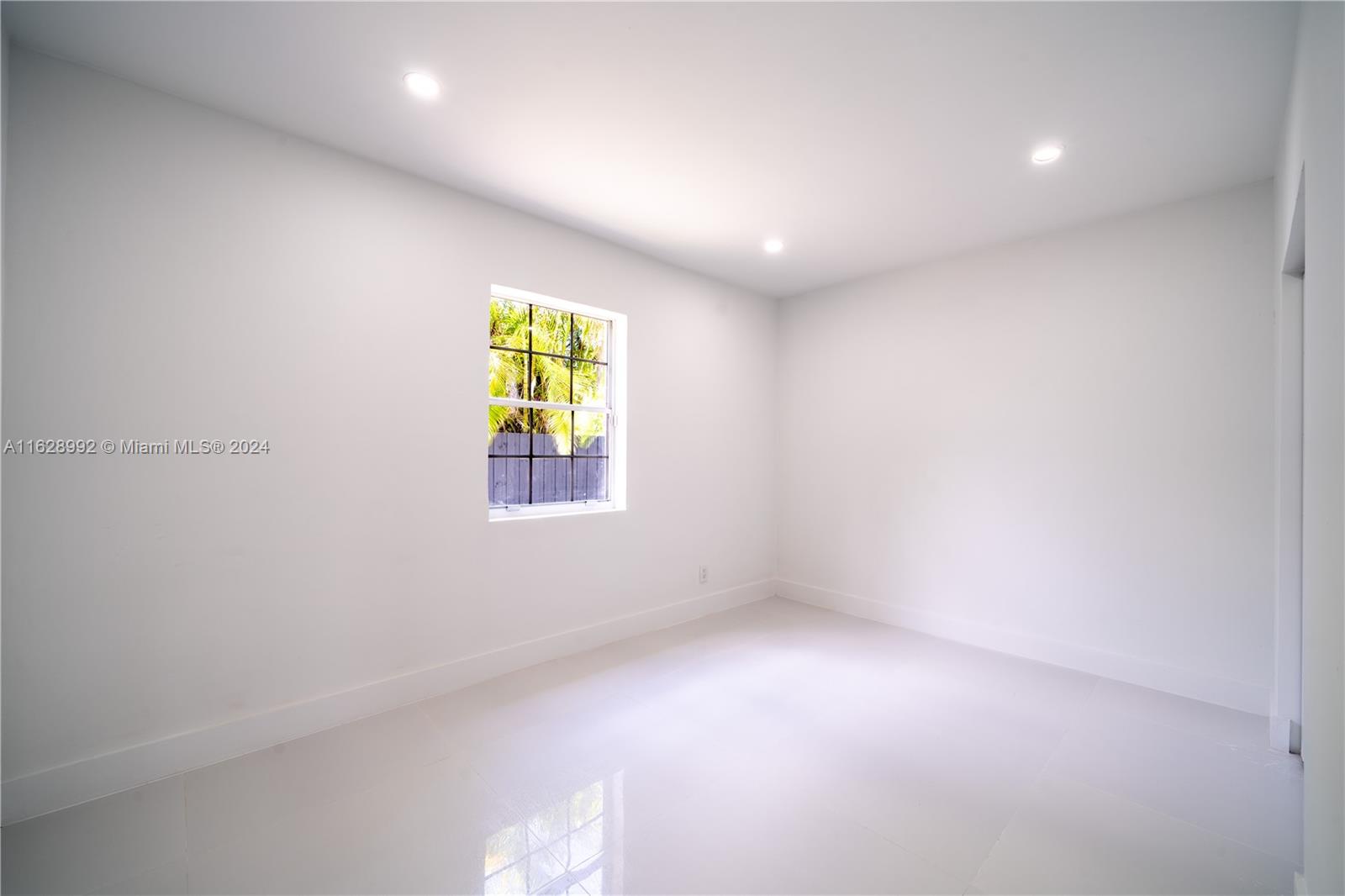 7370 Southwest 37th Street Miami, FL 33155 - Photo 11 of 23