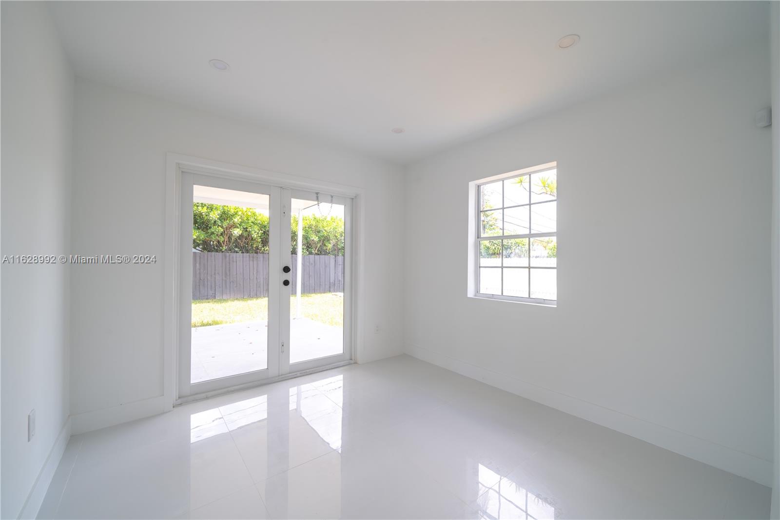 7370 Southwest 37th Street Miami, FL 33155 - Photo 12 of 23