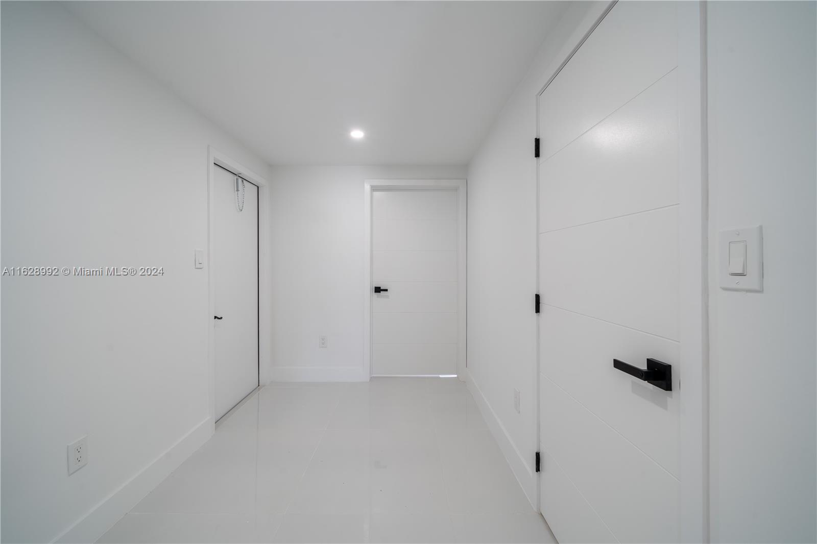 7370 Southwest 37th Street Miami, FL 33155 - Photo 13 of 23