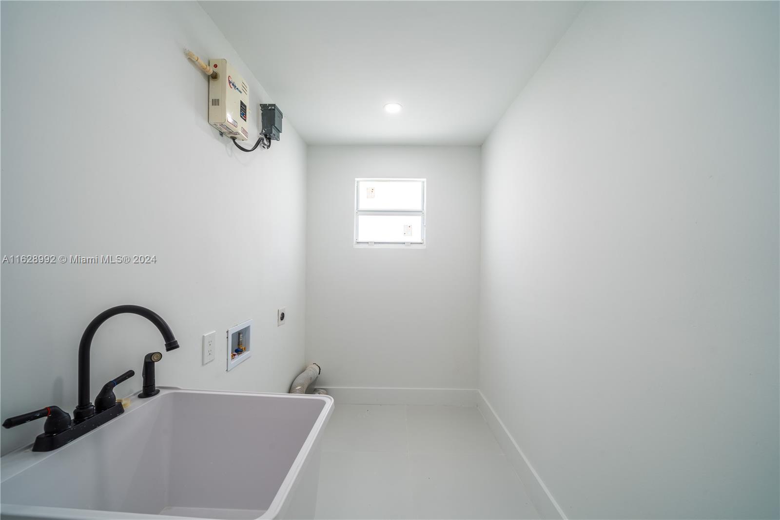 7370 Southwest 37th Street Miami, FL 33155 - Photo 14 of 23