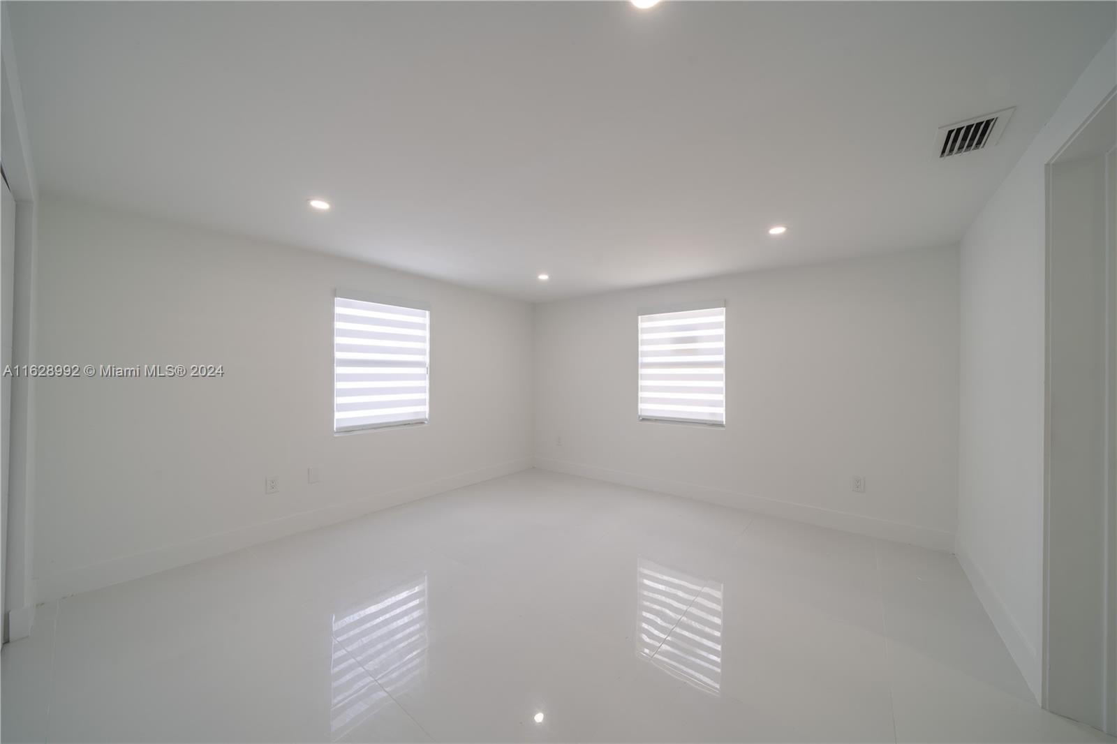 7370 Southwest 37th Street Miami, FL 33155 - Photo 15 of 23