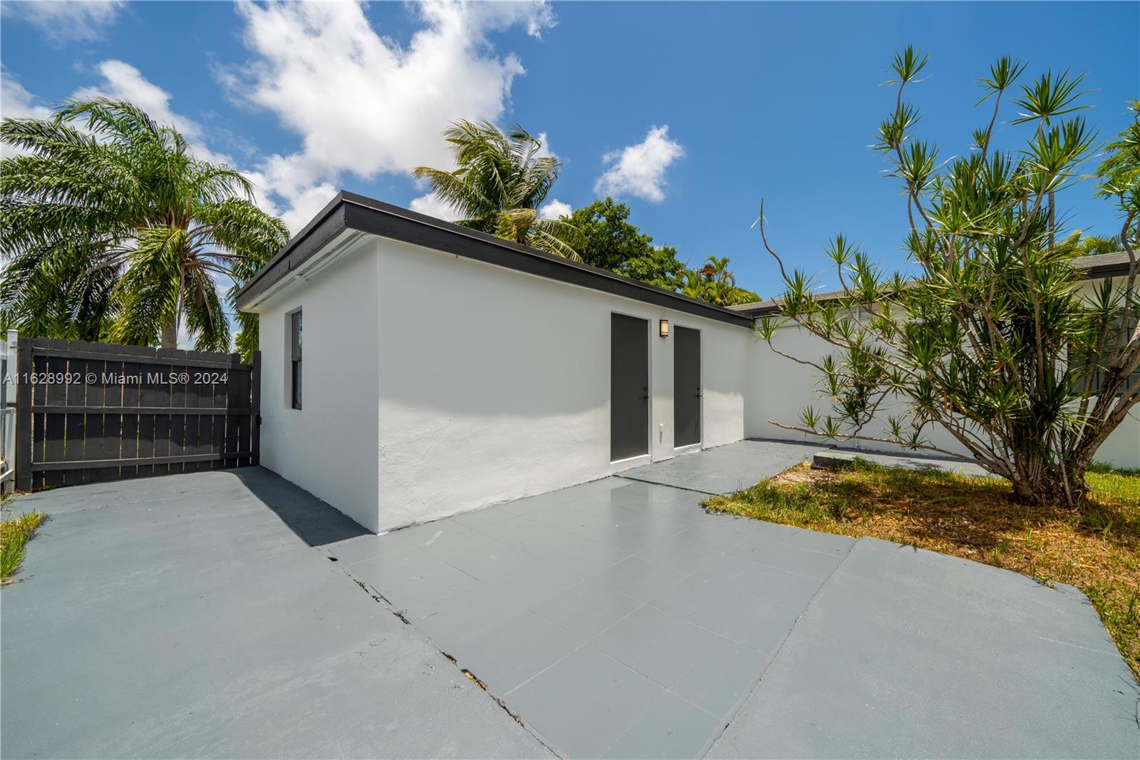 7370 Southwest 37th Street Miami, FL 33155 - Photo 19 of 23