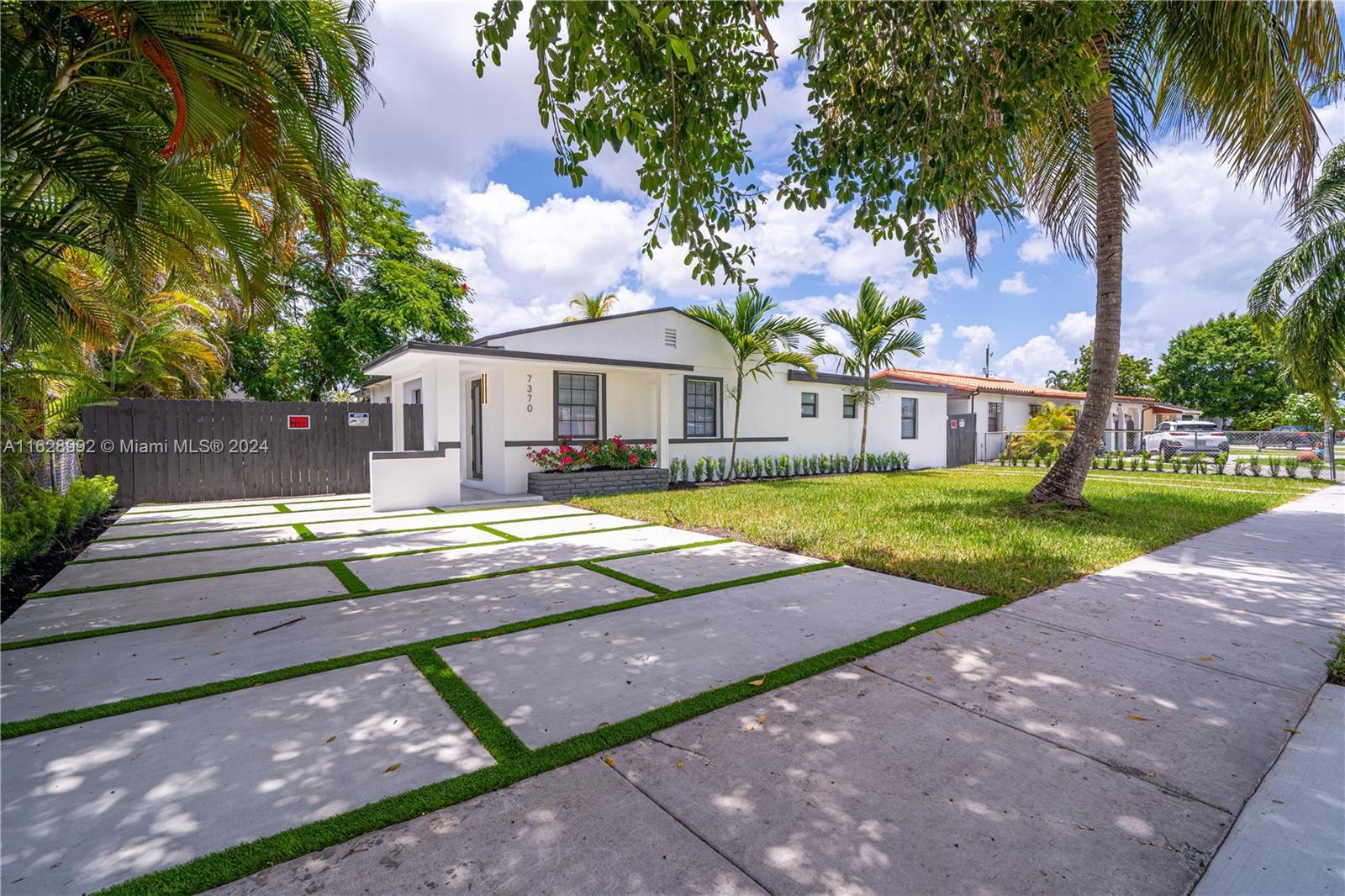 7370 Southwest 37th Street Miami, FL 33155 - Photo 2 of 23