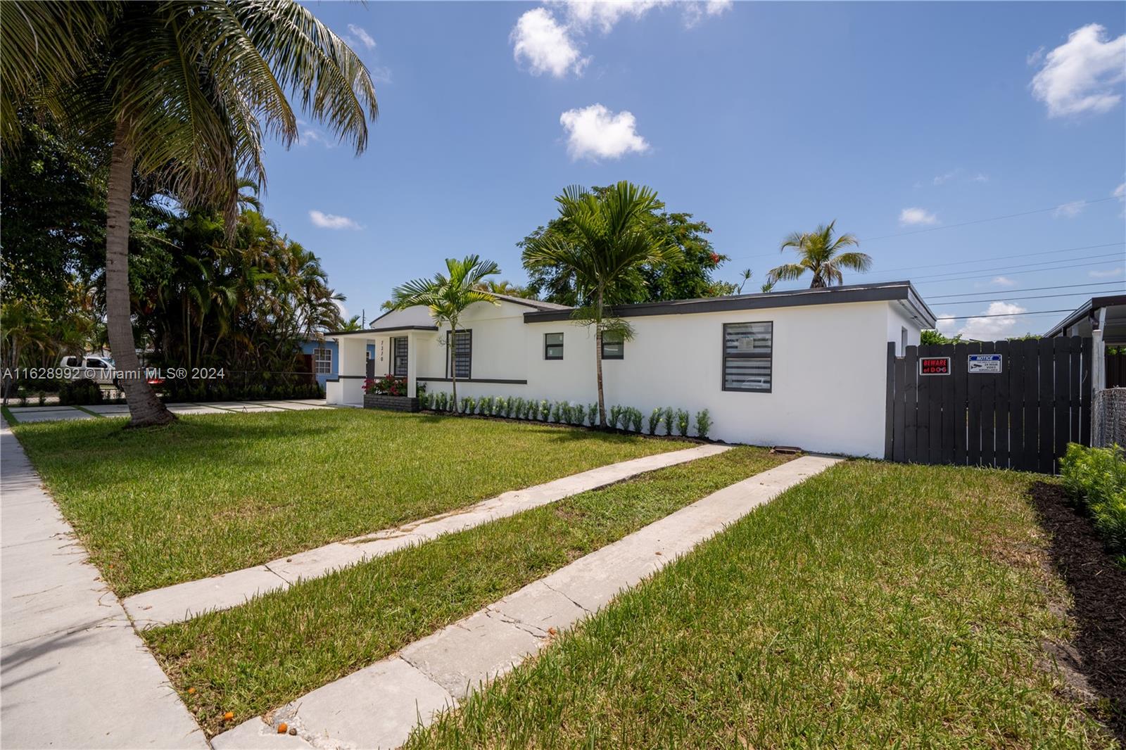 7370 Southwest 37th Street Miami, FL 33155 - Photo 4 of 23