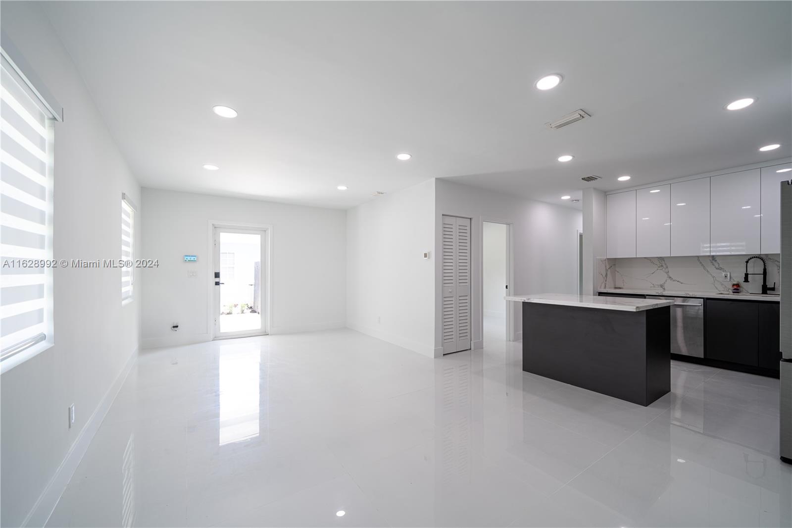 7370 Southwest 37th Street Miami, FL 33155 - Photo 6 of 23