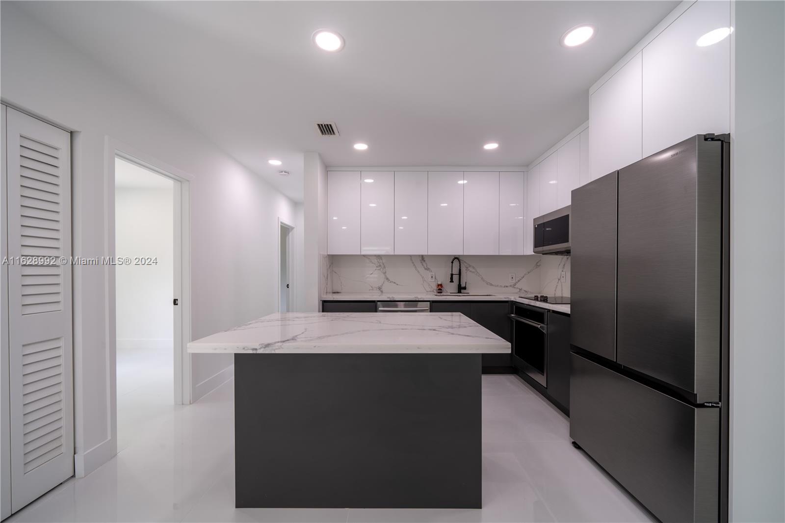 7370 Southwest 37th Street Miami, FL 33155 - Photo 7 of 23