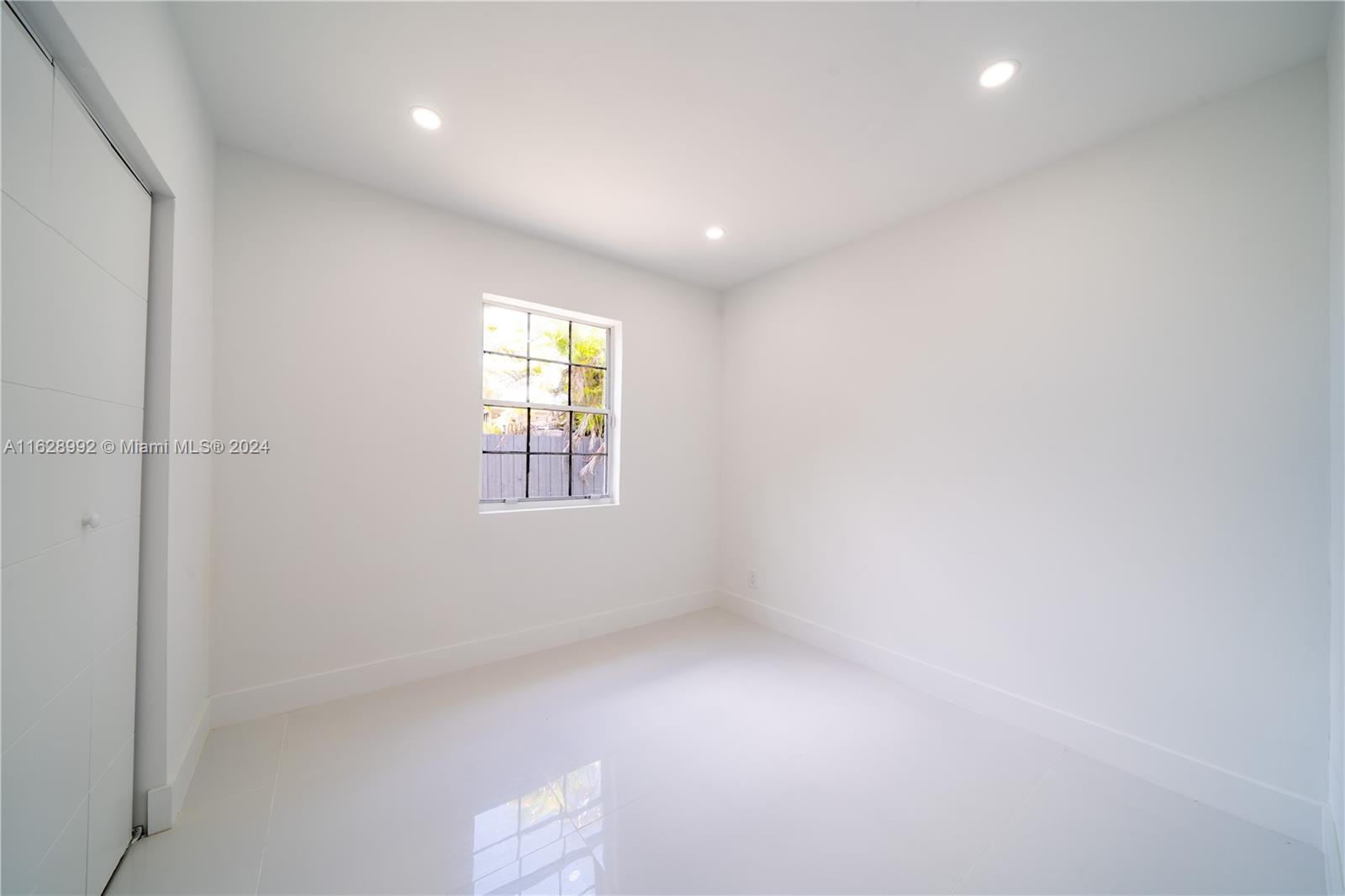 7370 Southwest 37th Street Miami, FL 33155 - Photo 10 of 23