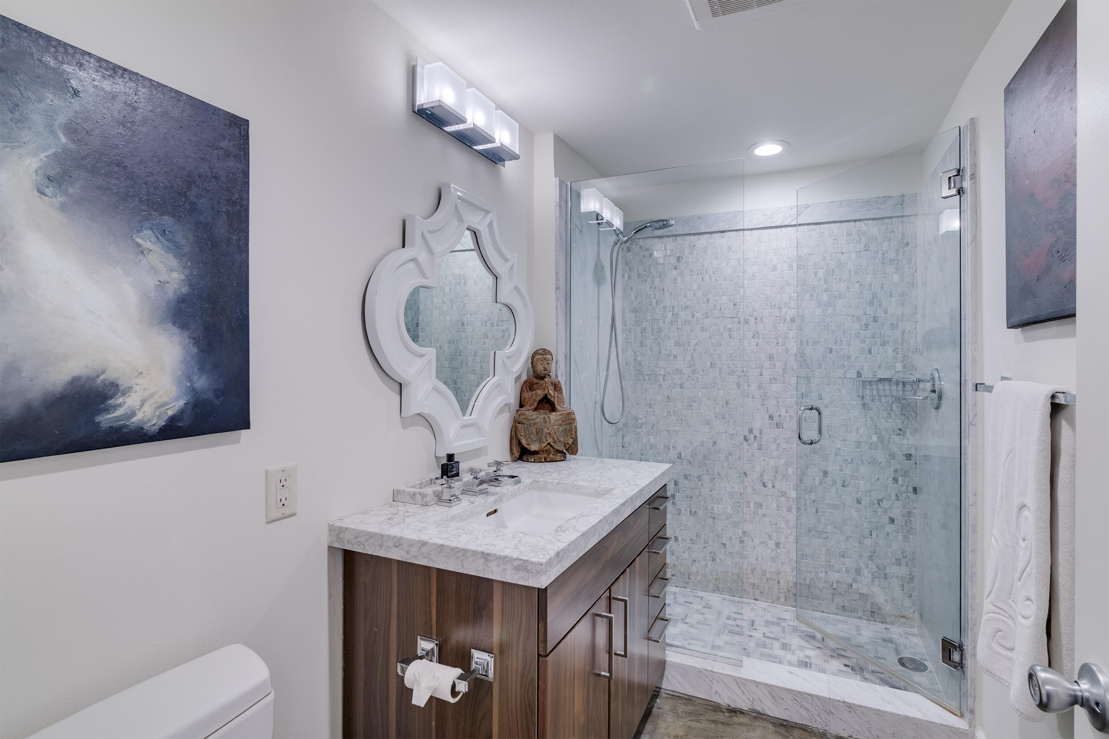 277 East Alejo Road, Unit 101 Palm Springs, CA 92262 - Photo 6 of 30 a bathroom with a sink toilet and shower