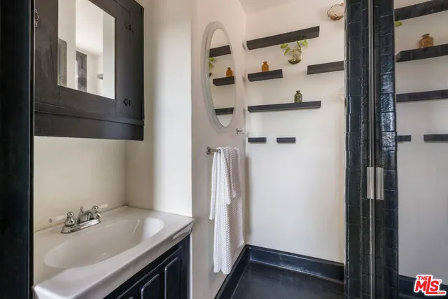 $2,295,000 | 2608 Ivanhoe Drive, Los Angeles, CA 90039