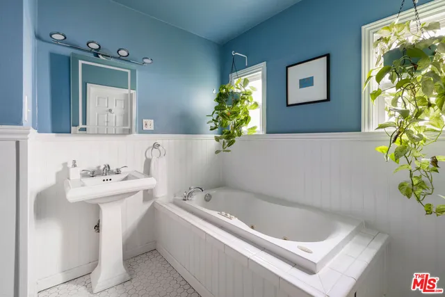 $2,295,000 | 2608 Ivanhoe Drive, Los Angeles, CA 90039