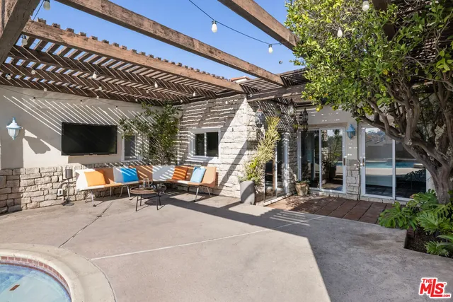 $2,295,000 | 2608 Ivanhoe Drive, Los Angeles, CA 90039