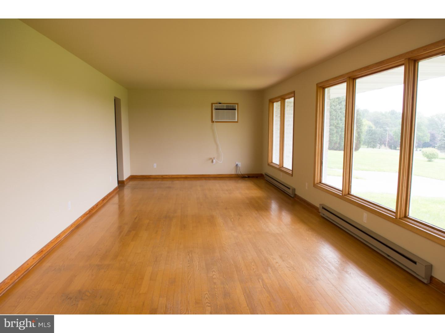 570 Long Lane Road Walnutport, PA 18088 - Photo 4 of 15 Gallery Image 4