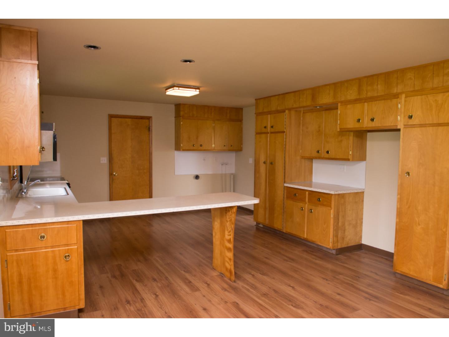 570 Long Lane Road Walnutport, PA 18088 - Photo 6 of 15 Gallery Image 6