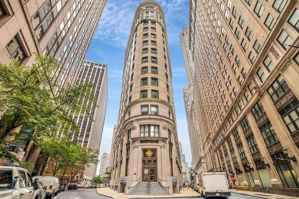 1 Wall Street Court, Unit PH08 Manhattan, NY 10005 - Photo 10 of 11 front view of a building