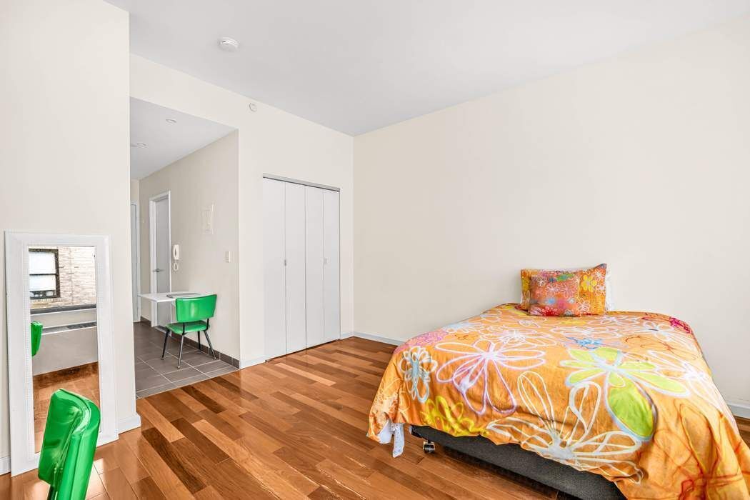 1 Wall Street Court, Unit PH08 Manhattan, NY 10005 - Photo 2 of 11 a bedroom with a bed and a mirror