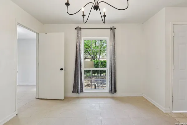 a view of entryway with window
