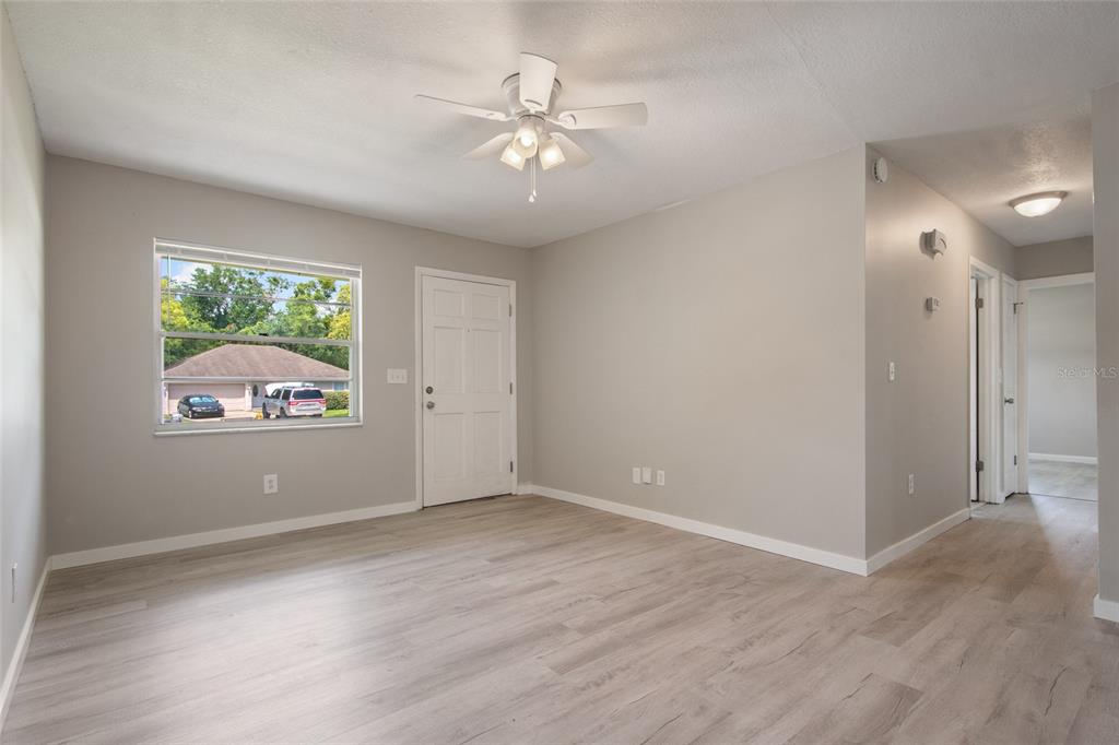 111 Amigos Road DeBary, FL 32713 - Photo 5 of 29