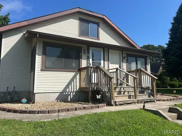 $215,000 | 1411 North Charles Street, Belleville, IL 62221