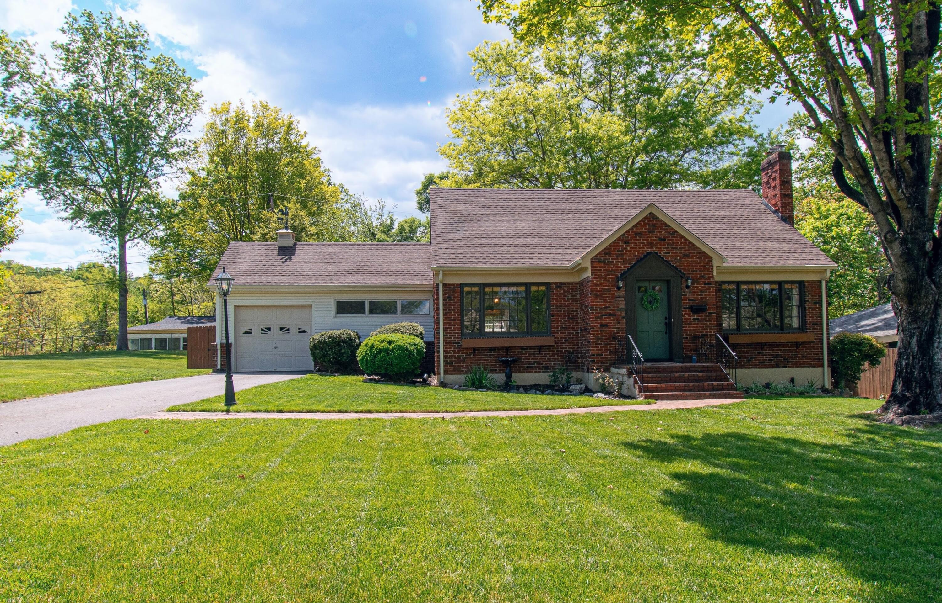 2731 Deerfield Road Southwest Roanoke, VA 24015 - Photo 1 of 47 DSC_0052-EDIT