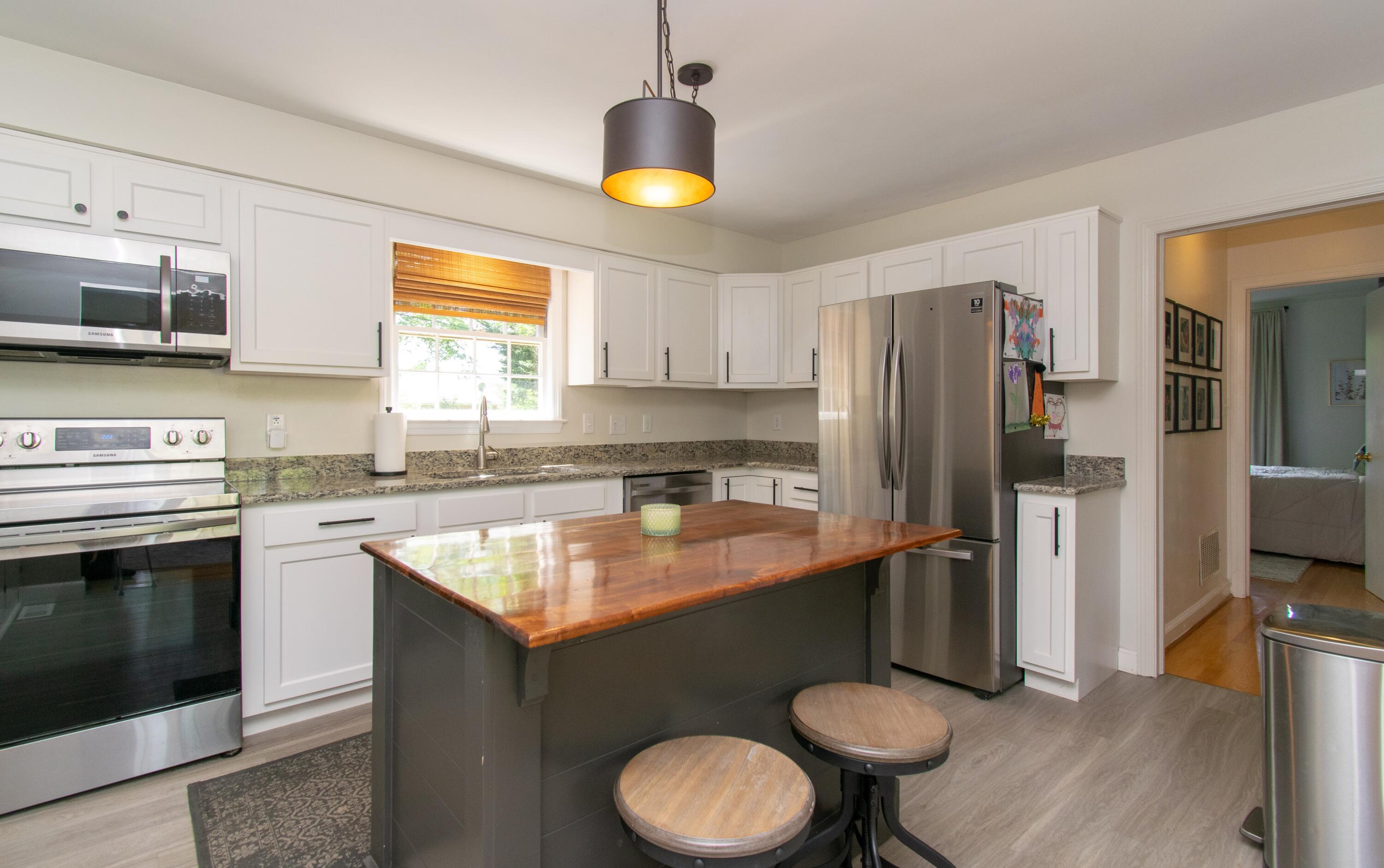 2731 Deerfield Road Southwest Roanoke, VA 24015 - Photo 12 of 47 DSC_0034