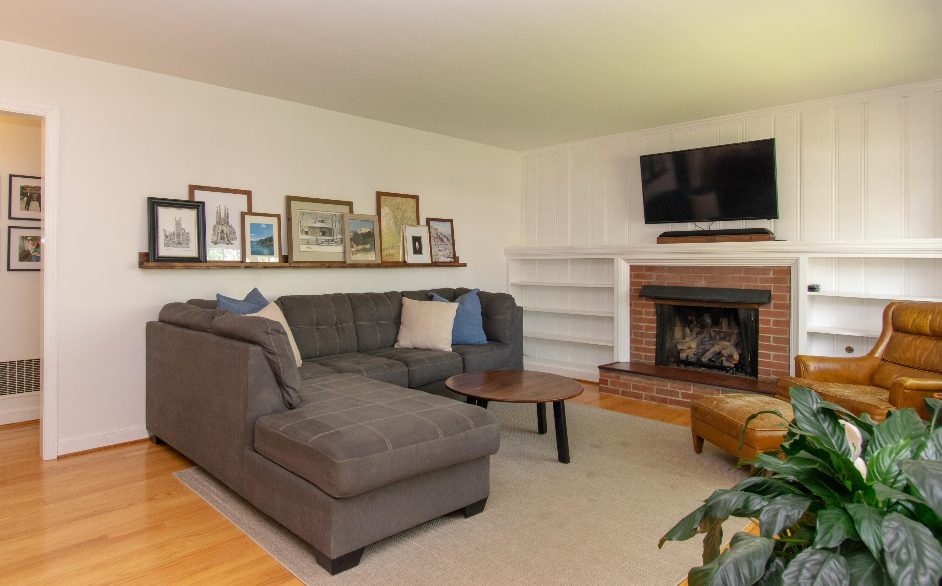 2731 Deerfield Road Southwest Roanoke, VA 24015 - Photo 6 of 47 DSC_0021 (1)