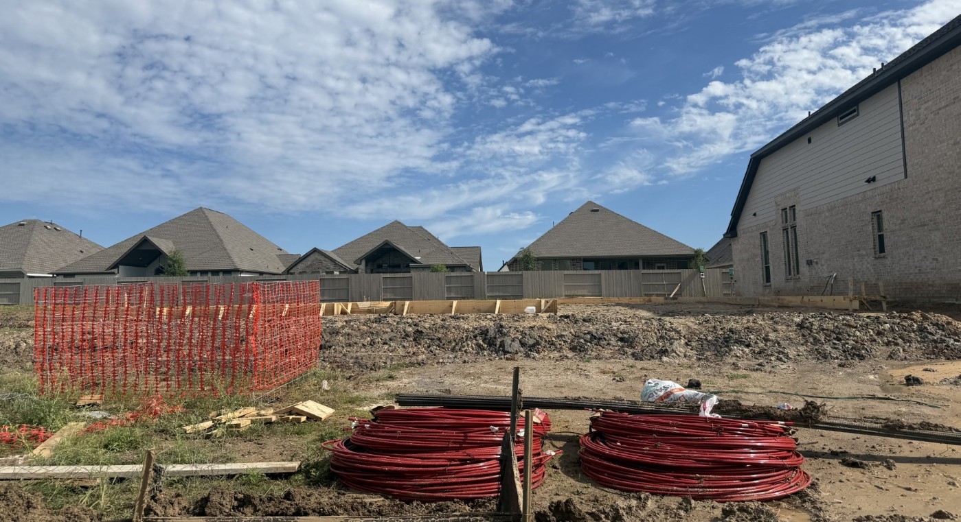 2318 Gleaming Pear Drive Manvel, TX 77578 - Photo 8 of 13 a bathroom with a toilet and a sink