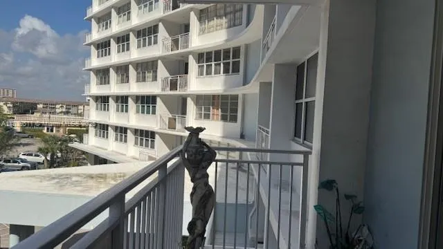 $2,000 | 1801 South Ocean Drive, Unit 342, Hallandale Beach, FL 33009